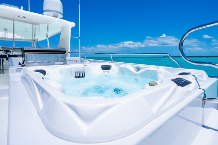 Escape flybridge jacuzzi