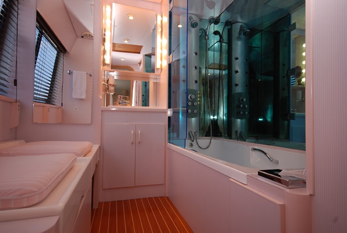 atlantic endevour master bathroom