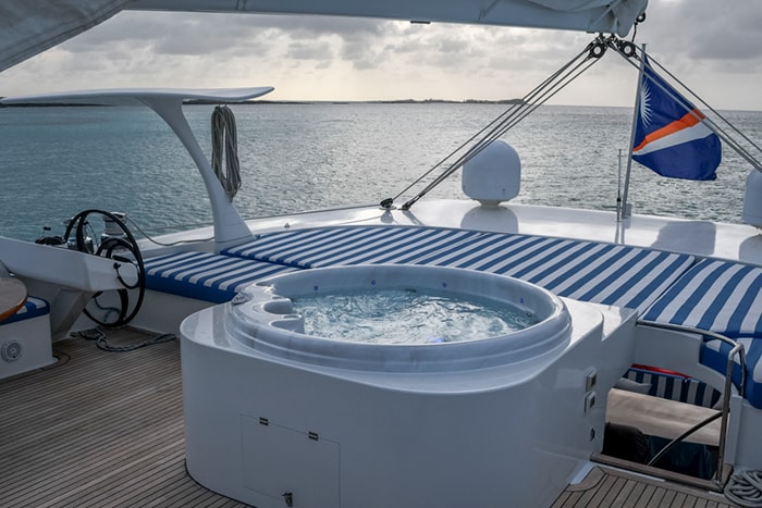 Blue Gryphon Flybridge Jacuzzi