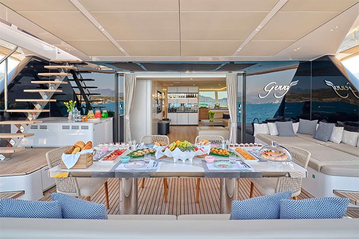 Catamaran Genny cockpit