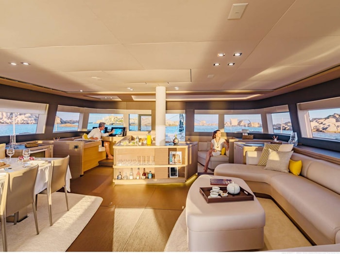Catamaran Joy salon