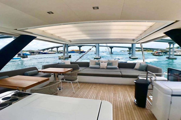 Catamaran Tellstar flybridge