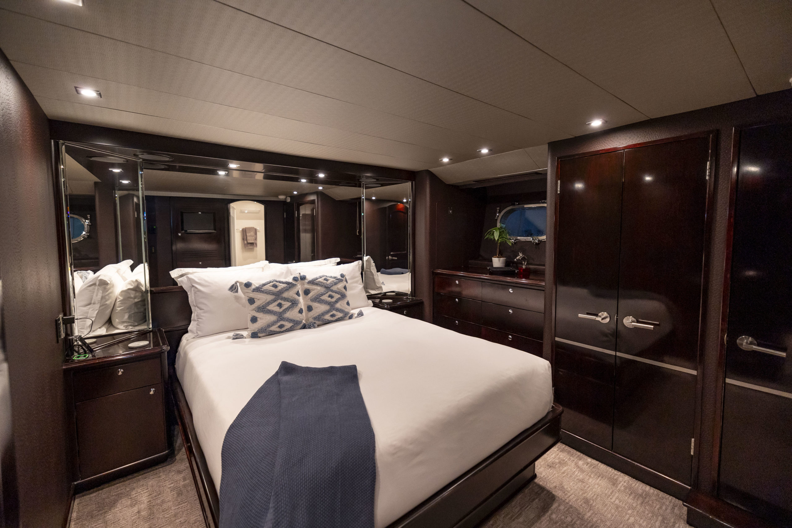 unbridled queen cabin