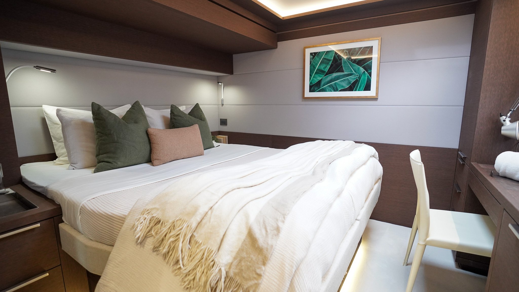 aeolus - convertible queen cabin