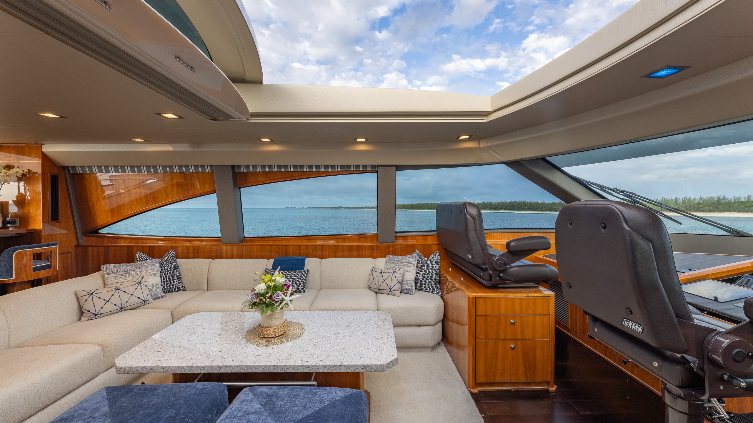 indigo - pilot house lounge