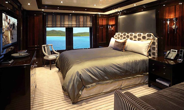 invictus guest cabin