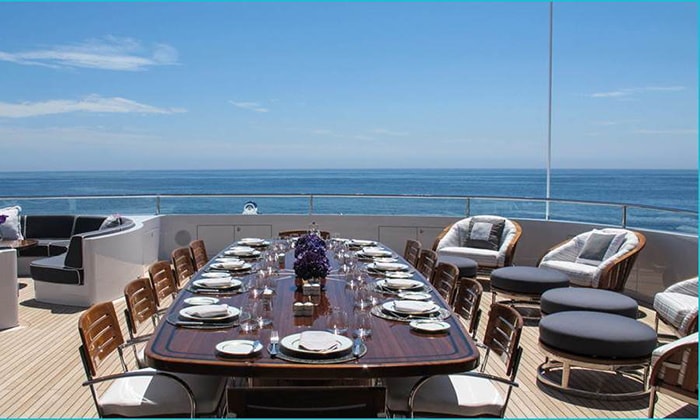 invictus sundeck dining