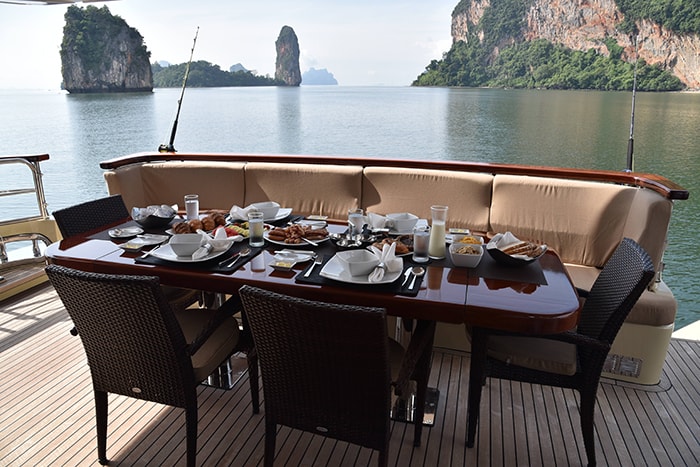 mia kai deck dining 2