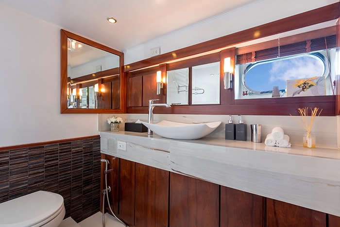 mia kai master bathroom