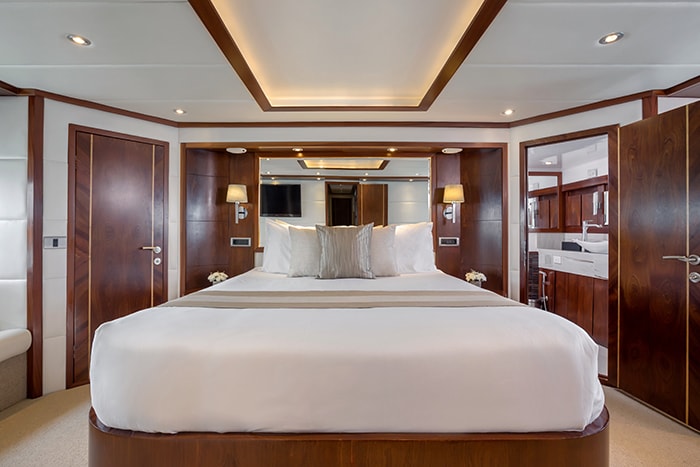 mia kai master cabin 2