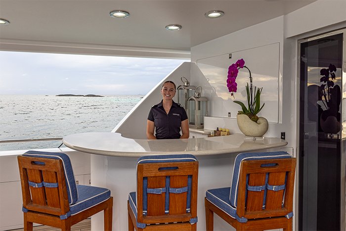 Motor yacht Hannah aft deck bar
