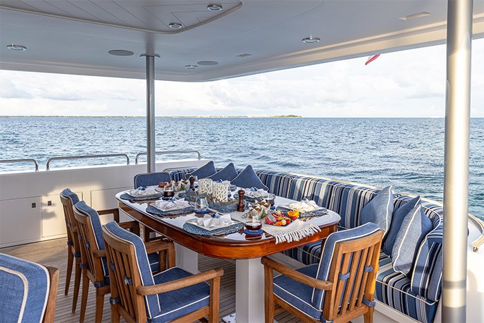 Motor yacht Hannah aft deck dining