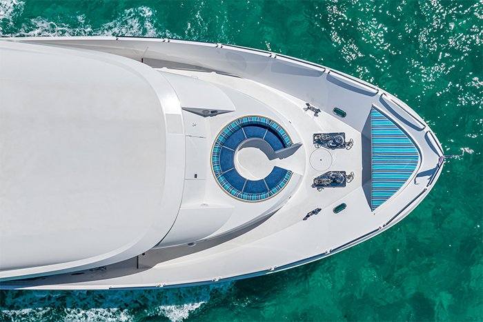 Motor yacht Hannah bow