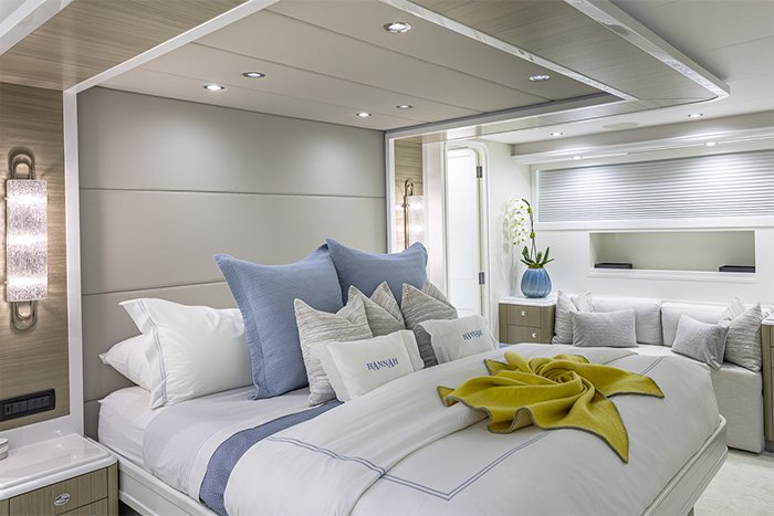 Motor yacht Hannah master cabin