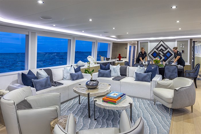 Motor yacht Hannah salon
