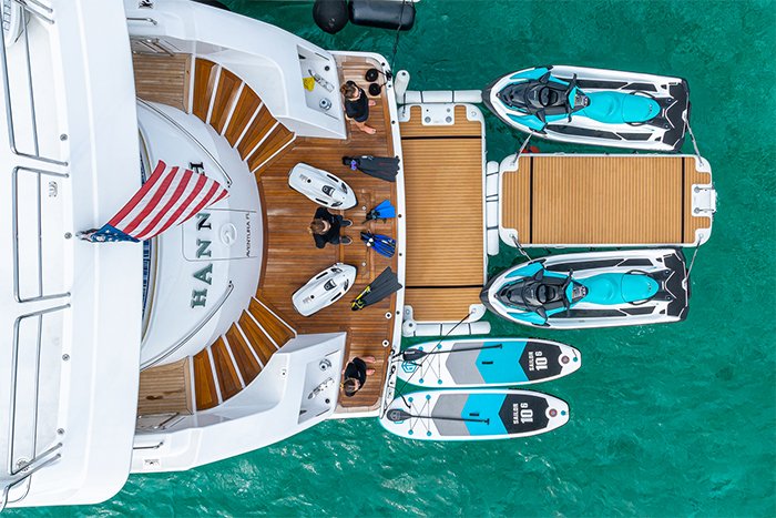 Motor yacht Hannah swim platform b