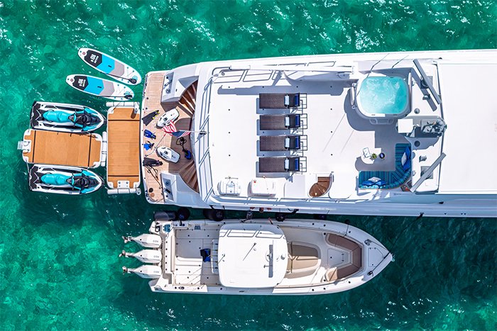 Motor yacht Hannah swim platform