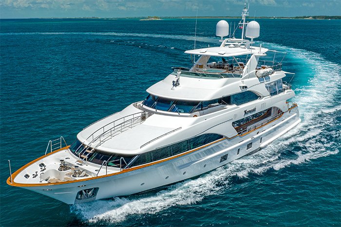 Motor yacht Namaste cruising