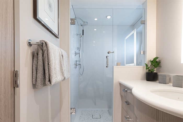 Motor Yacht No Bad Ideas 160ft twin bathroom