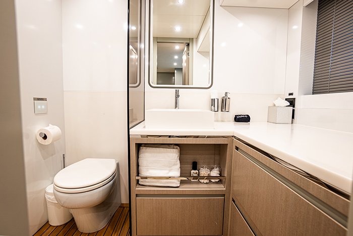Motor Yacht Normans T4 master bathroom