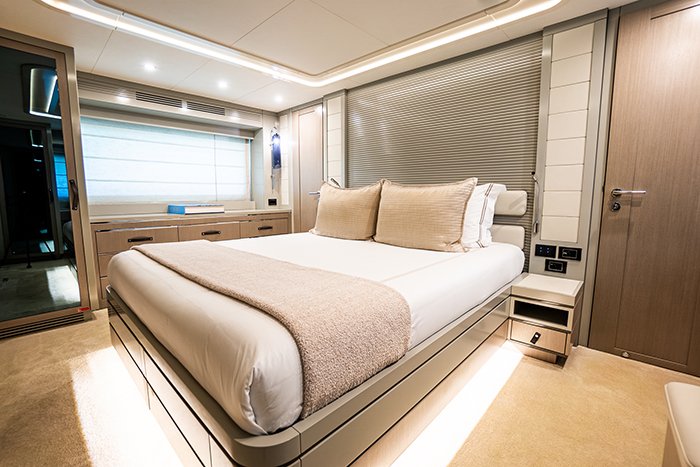 Motor Yacht Normans T4 master cabin