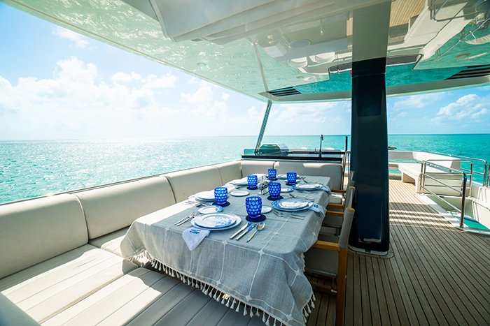 Motor Yacht Normans T4 sundeck dining