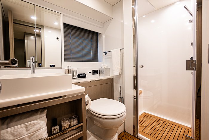 Motor Yacht Normans T4 VIP cabin bathroom