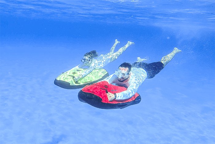 Motor yacht Sea Axis seabobs