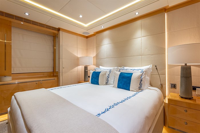 Motor yacht South guest cabin 2