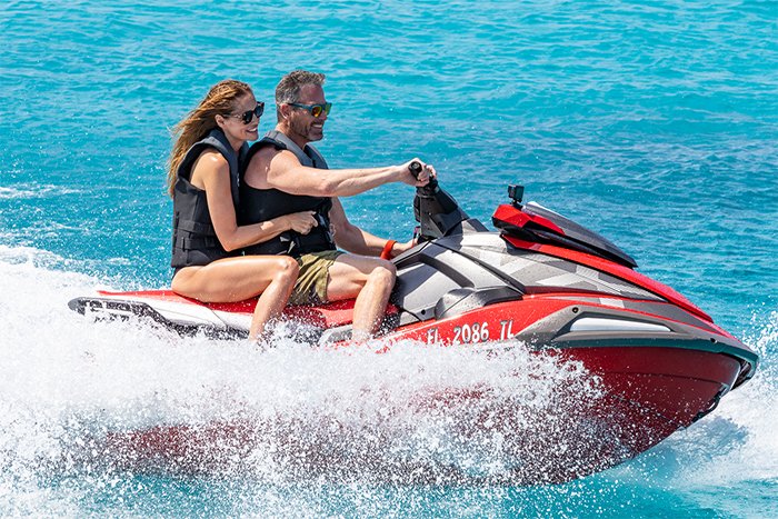 Motor yacht South jetskis