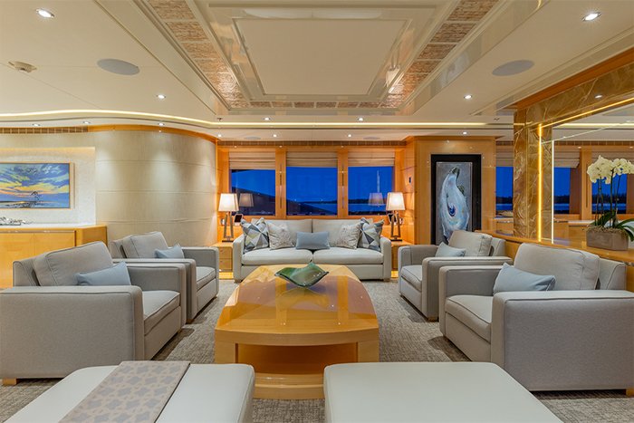 Motor yacht South main salon b