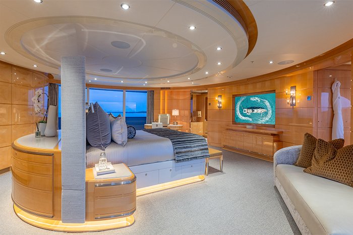 Motor yacht South master cabin