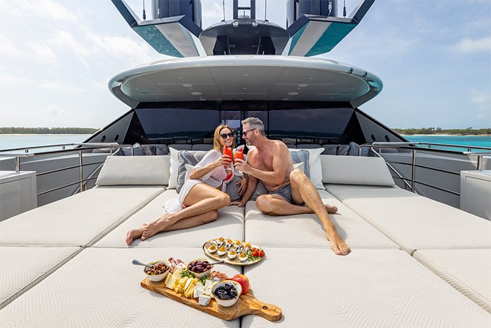 Motor yacht South sundeck forward