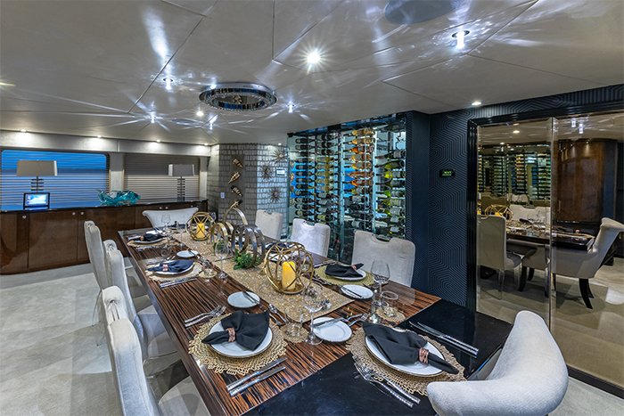 Motor yacht Sweet Escape dining b