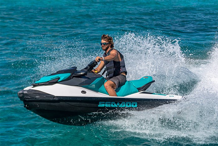 Motor yacht Sweet Escape jetskis 1
