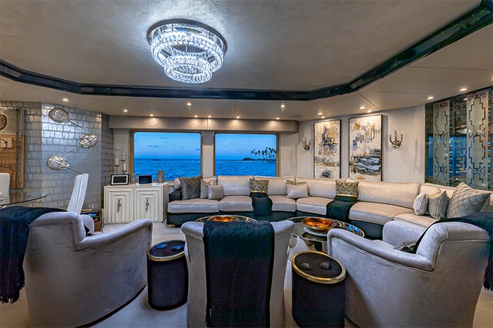 Motor yacht Sweet Escape salon 1