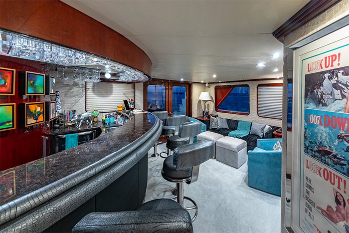 Motor yacht Sweet Escape skylounge 1