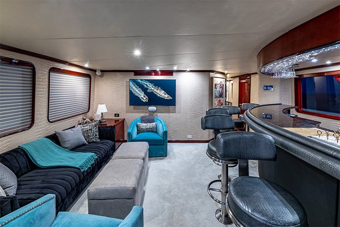Motor yacht Sweet Escape skylounge b 1