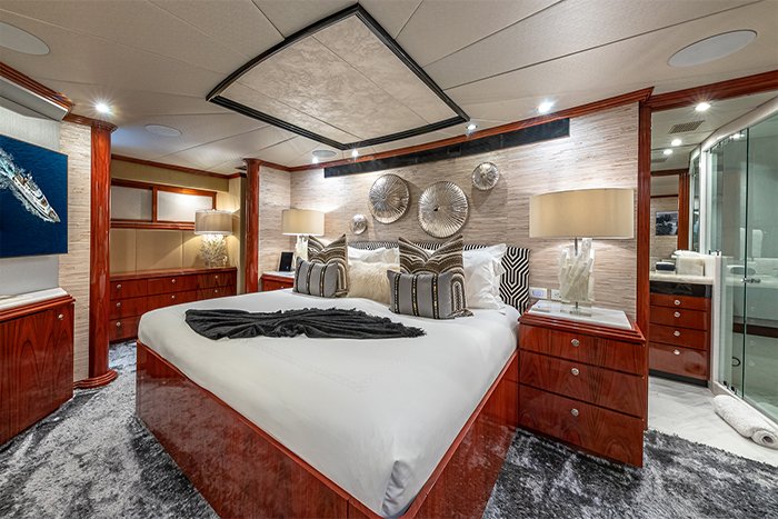 Motor yacht Sweet Escape VIP cabin