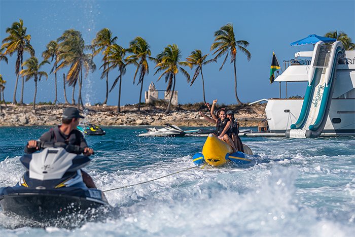 Motor yacht Sweet Escape water fun 1