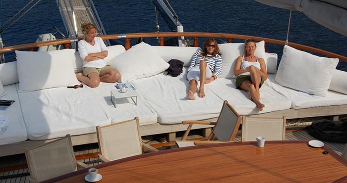 papa joe aft deck lounging