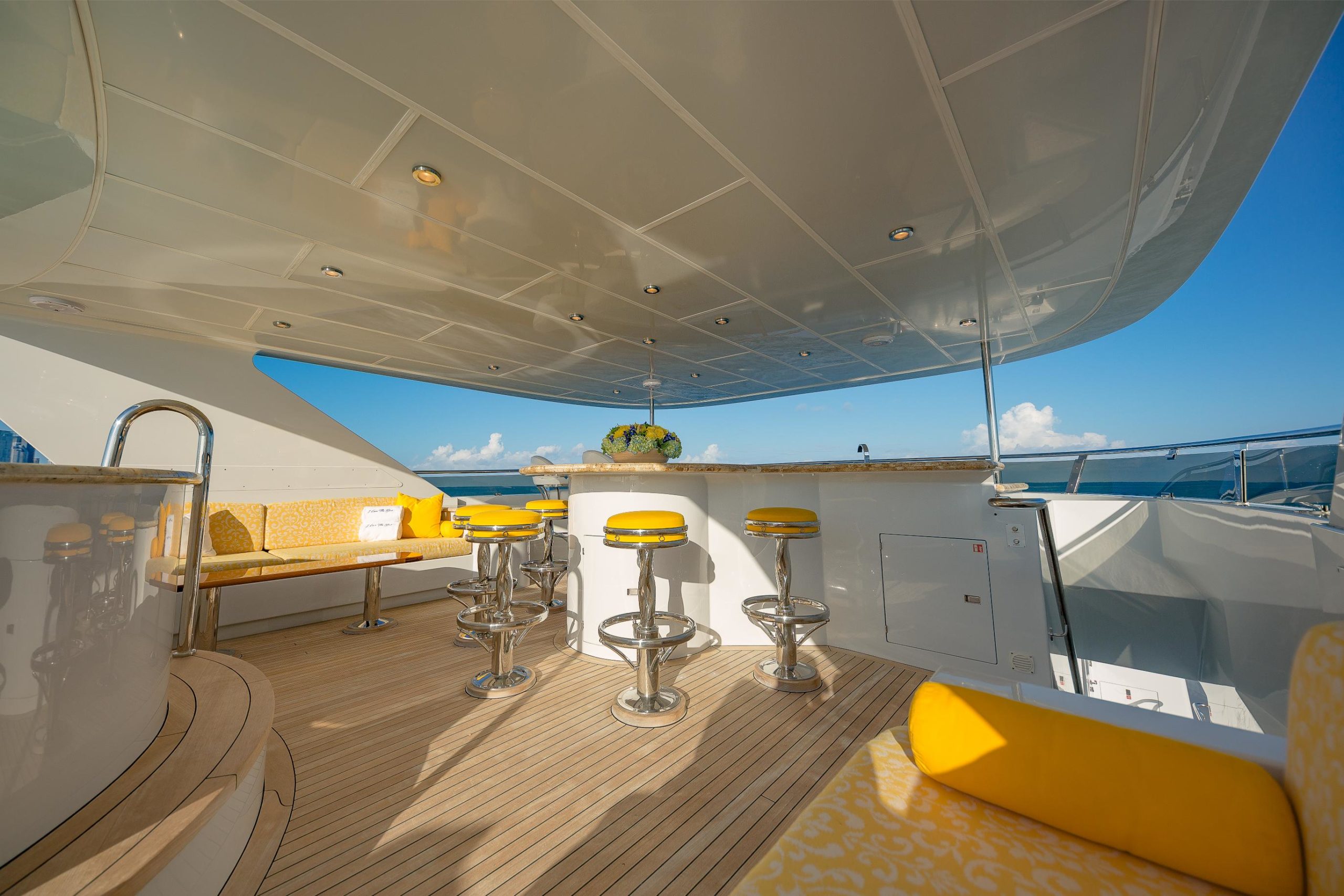 i love this boat - sundeck 2