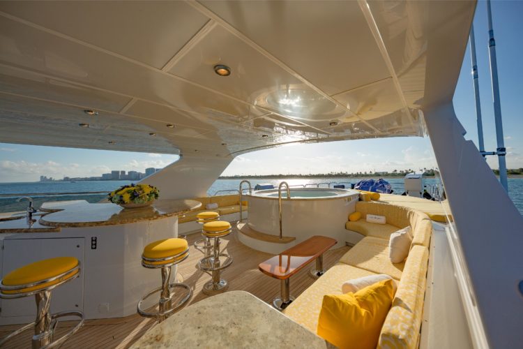 i love this boat - sundeck