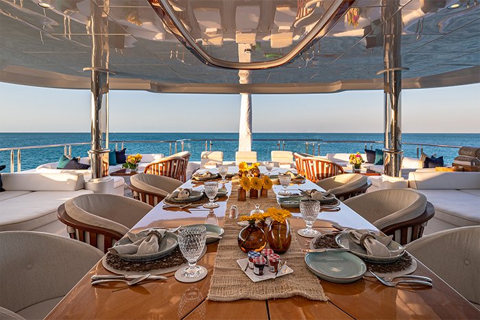 Starship 185 bridge deck dining