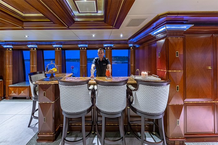 Starship 185 skylounge bar