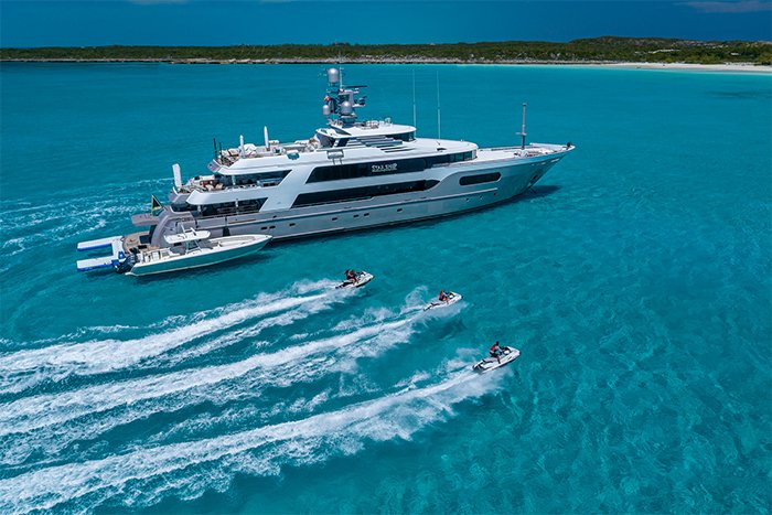 Starship 185 yacht and water toys