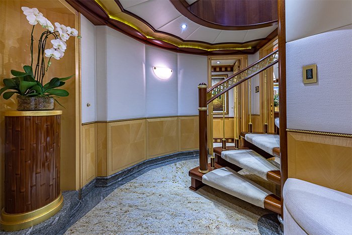 Starship 185 yacht foyer