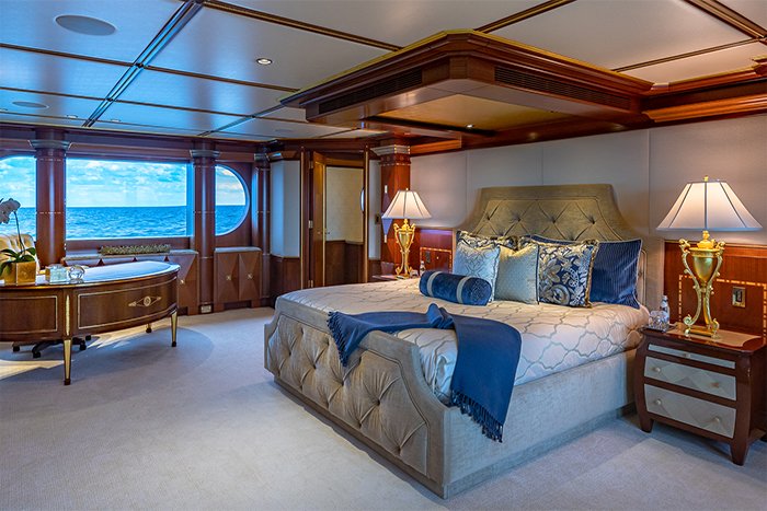 Starship 185 yacht master cabin
