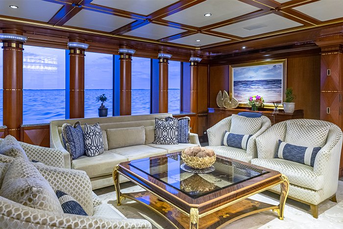Starship 185 yacht salon