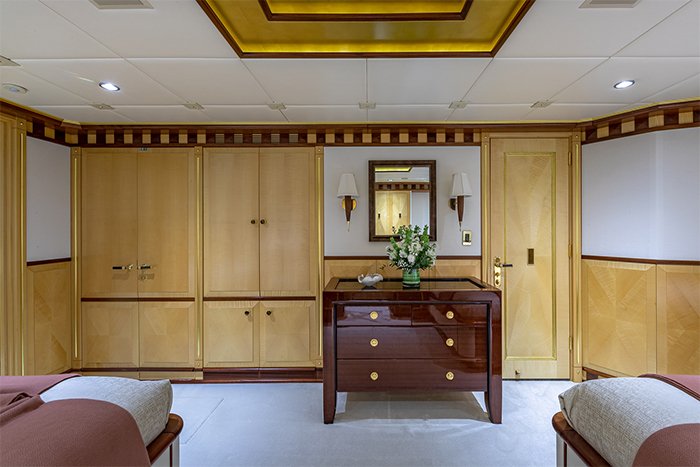Starship 185 yacht twin cabin 2